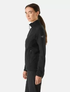 Arc’teryx Kyanite Jacket Women’s Black -Negozio online UOMO Italia Arcteryx Kyanite Jacket Womens Black model side 670x882 2