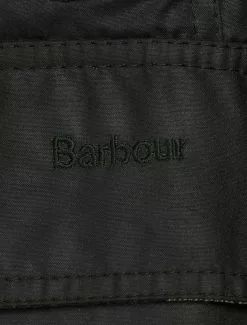 Barbour Beadnell Wax Jacket Sage -Negozio online UOMO Italia Barbour Beadnell Wax Jacket Sage logo detail 670x882 1