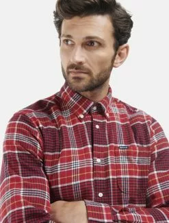 Barbour Jackson Tailored Shirt Red -Negozio online UOMO Italia Barbour Jackson Tailored Shirt Red model detail 670x882 1