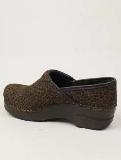 Dansko Professional Mini Leopard -Negozio online UOMO Italia Dansko Professional Mini Leopard laterale 670x882 1
