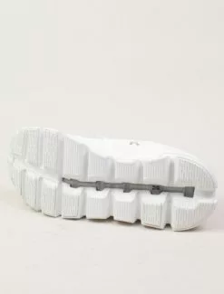 On Sneakers Running Cloud 5 All White -Negozio online UOMO Italia On Running Cloud 5 All White dettaglio suola 670x882 1