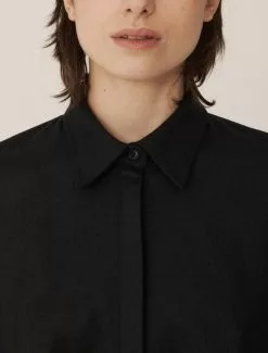 YMC Luna Long Sleeve Dress Navy -Negozio online UOMO Italia YMC Luna Long Sleeve Dress Navy detail 670x882 1